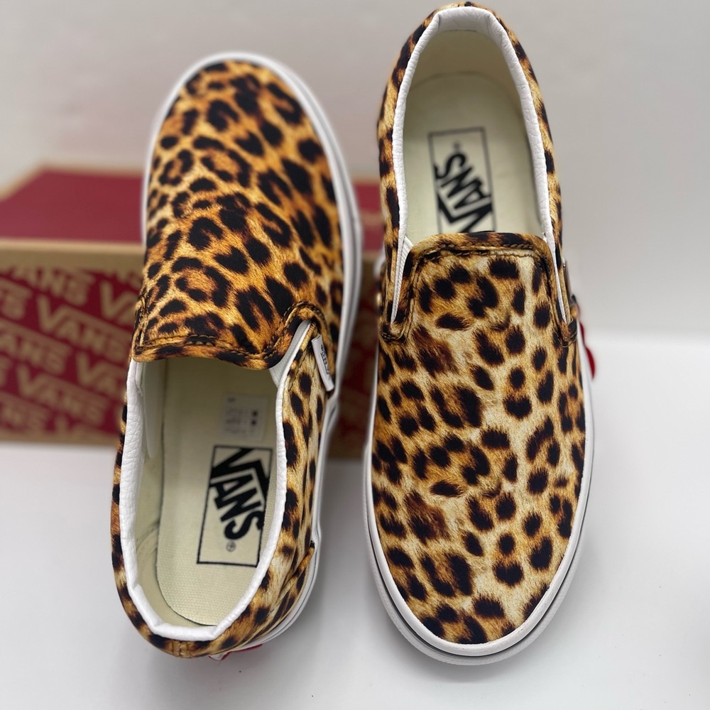 Vans WMNS Slip-On Shoes Classic
(Leopard print) Black/True white
VN0A5AO8316 - Picture 12 of 16